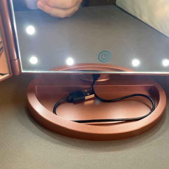 Dresser Mount Tri-Fold Adjustable Lighted Vanity Mirror 21 LED Lights 3x/2x/1x - Picture 4 of 11